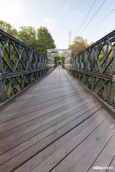 Oude brug over het kanaal