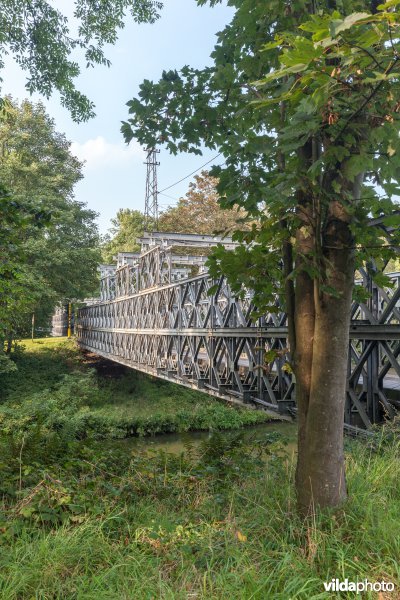 Oude brug over het kanaal