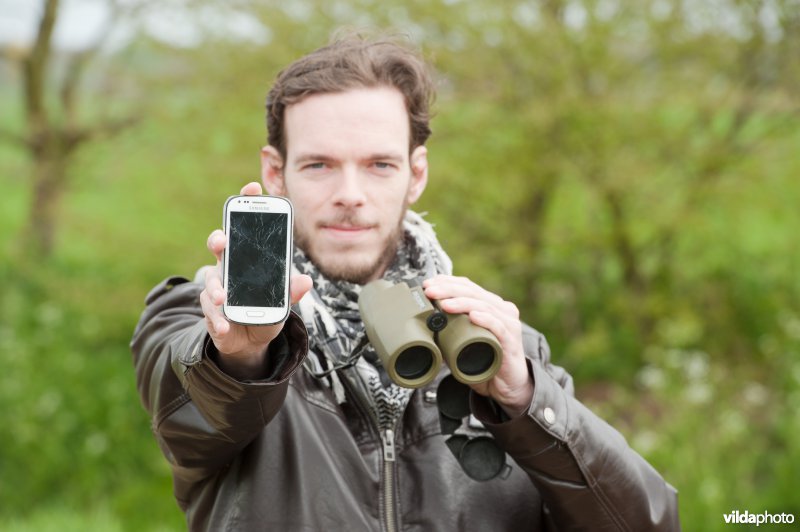 Vogelaar met smartphone