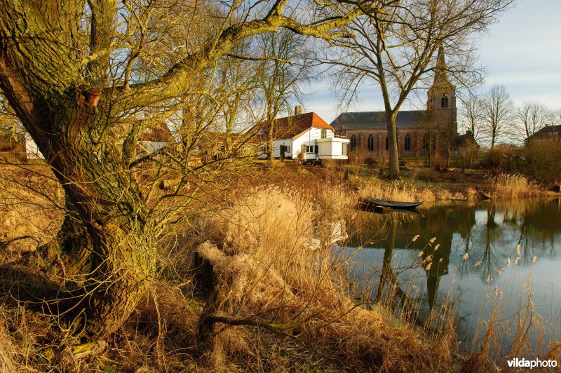 Kerk van Kekerdom, de enige buitendijks gelegen kerk van Nederland