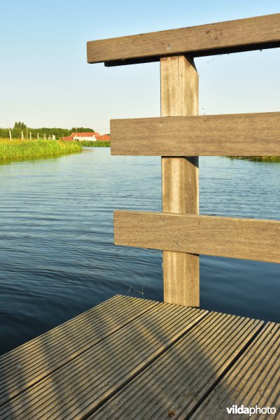 Vissteiger aan de Bourgognevaart