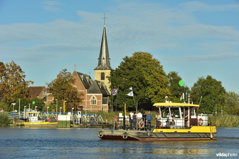 Overzetboot aan de Schelde aan Mariekerke