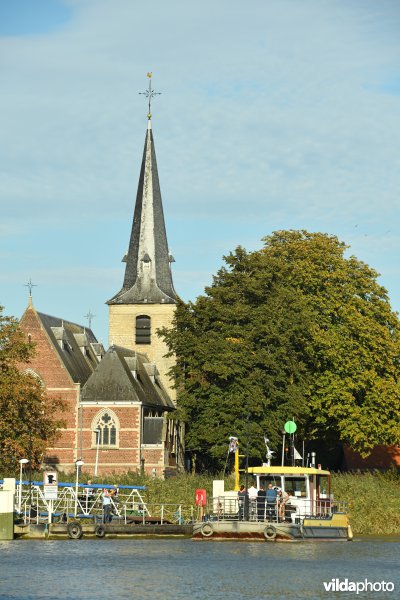 Overzetboot aan de Schelde aan Mariekerke