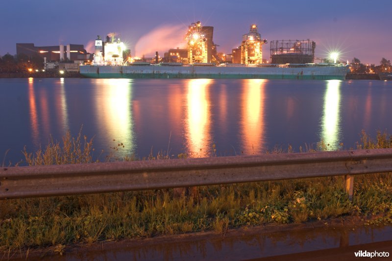 Industrie langs het Kanaal Gent-Terneuzen