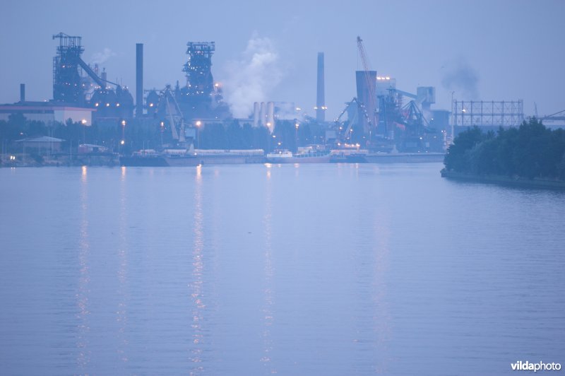 Industrie langs het Kanaal Gent-Terneuzen