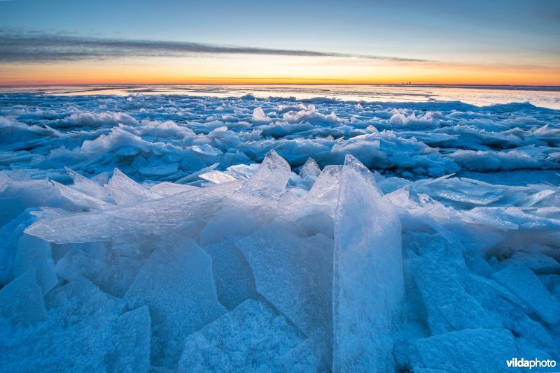 Kruiend ijs op het Markermeer