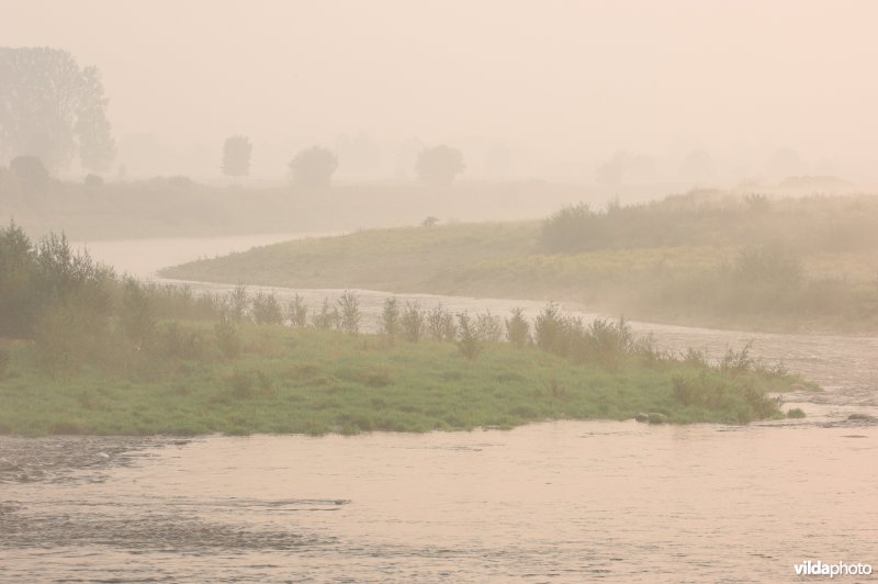 Grindbanken en stroomversnellingen  in de Grensmaas