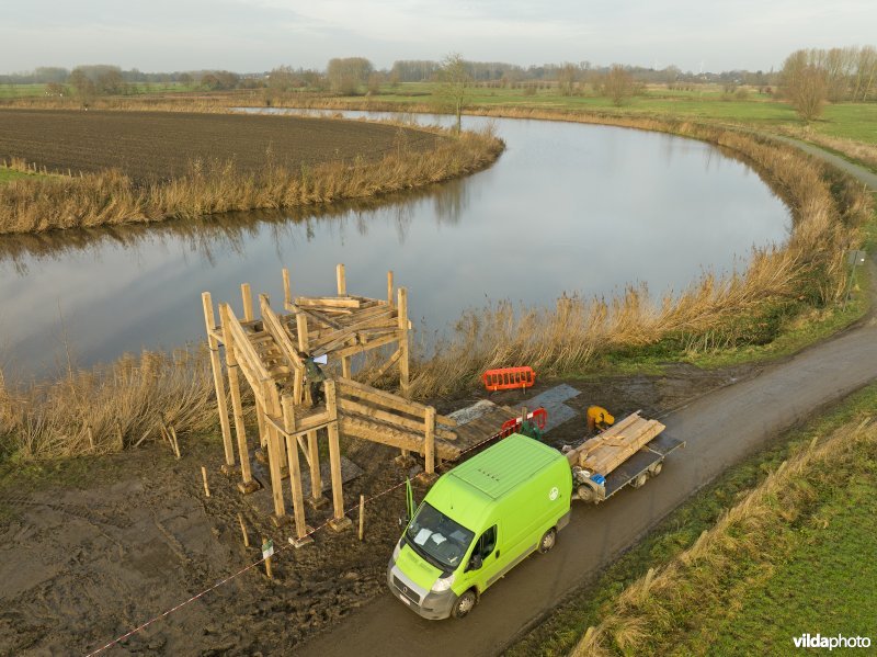 Bouw van uitkijktoren Kalkense Meersen