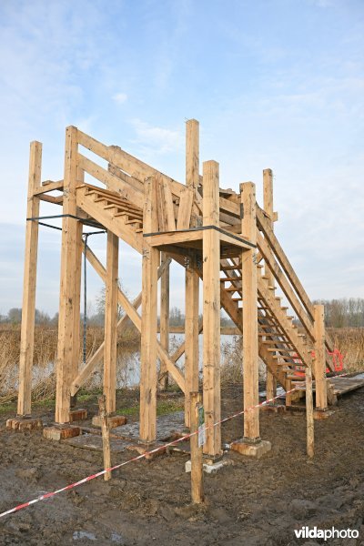 Bouw van uitkijktoren Kalkense Meersen