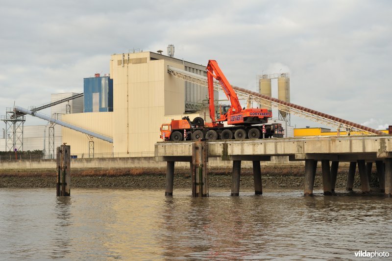 Industrie langs de Schelde