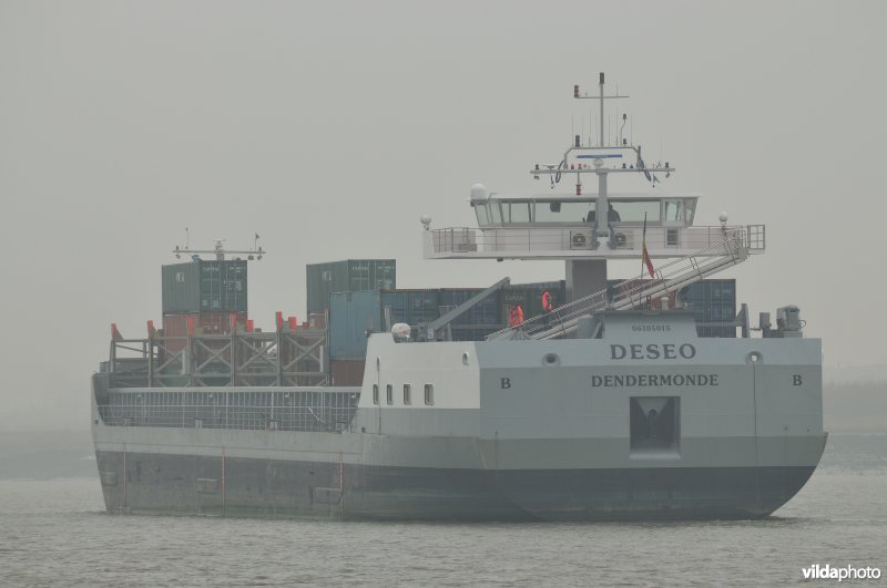 Vrachtboot op de Zeeschelde