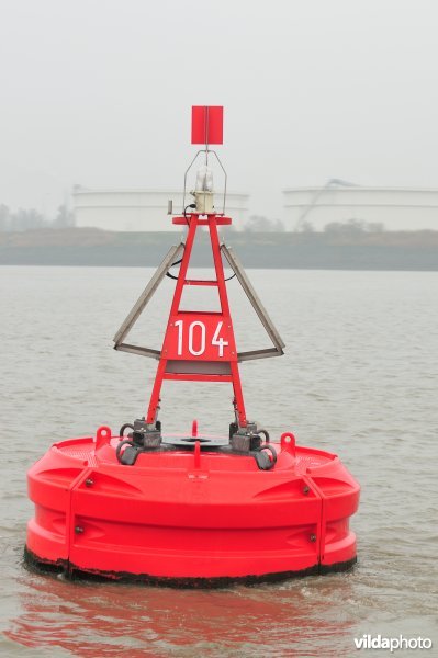 Boei voor vaargeul op de Zeeschelde