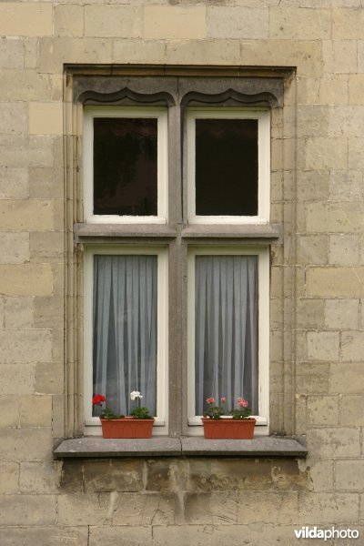 Detail van een mergelwoning