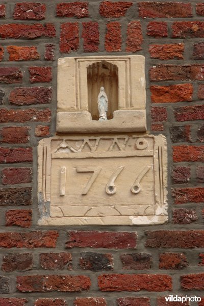 Mergelbeeldhouwwerk