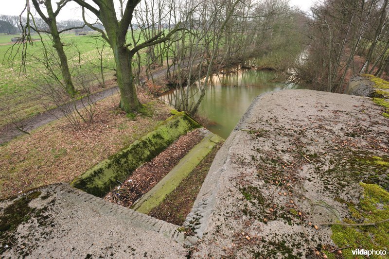 Sluisbunker en antitankgracht