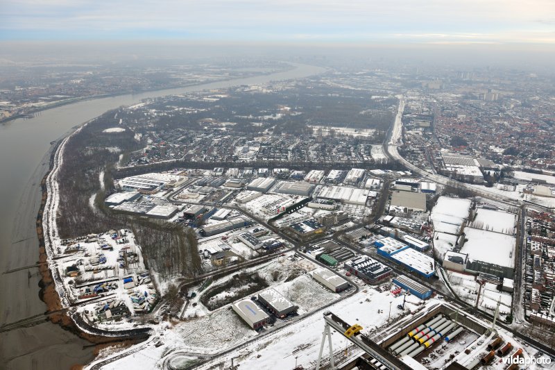 Industrieterrein langs de Schelde