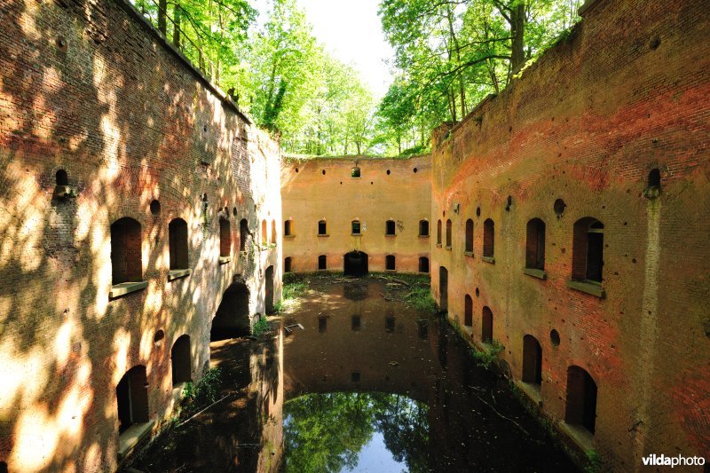 Binnenplein van réduit van fort 6