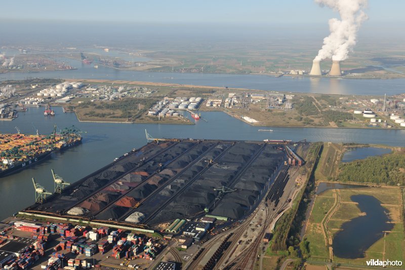 Delwaidedok in de zeehaven van Antwerpen