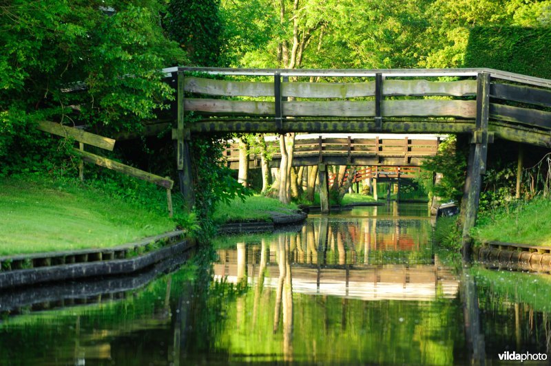 Bruggen over kanalen in Giethoorn