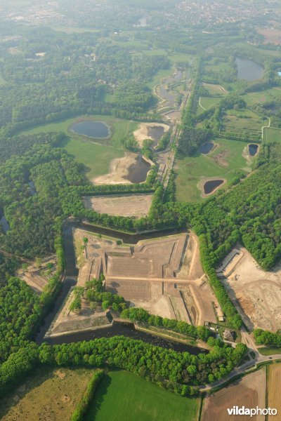 Fort De Roovere met liniewal naar Fort Pinssen