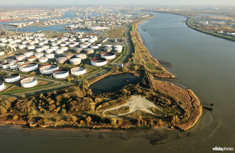 Petroleumdok in Antwerpen haven