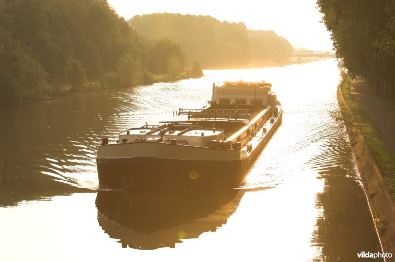 Scheepvaart op het Kanaal Ooigem Roeselare